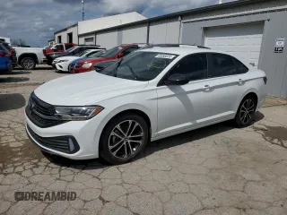 2024 Volkswagen Jetta Sport z VIN 3VWAM7BU8RM060228, wystawiony jako Copart lot #45866025 z przebiegiem 4 495 mil mil oraz Szkoda całkowita • Salvage title. Historia ofert i sprzedaży dostępna na DreamBid. Obrazek 1.