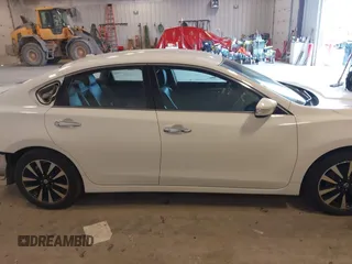 2018 Nissan Altima SR with VIN 1N4AL3AP7JC239057, listed as a IAAI auction lot 41817778 with 93,076 mi miles and . Bid and sale history available at carsss.com. Image 13.