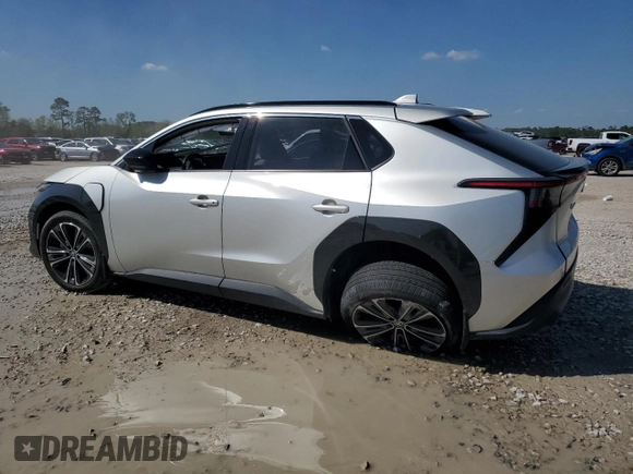 2023 Toyota bZ4X XLE z VIN JTMABACA5PA025151, wystawiony jako Copart lot #50241795 z przebiegiem 28 477 mil mil oraz Szkoda całkowita • Salvage title. Historia ofert i sprzedaży dostępna na DreamBid. Obrazek 2.