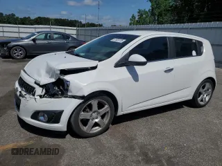 2016 Chevrolet Sonic LTZ z VIN 1G1JE6SB8G4133916, wystawiony jako Copart lot #57828735 z przebiegiem 108 000 mil mil oraz Szkoda całkowita • Salvage title. Historia ofert i sprzedaży dostępna na DreamBid. Obrazek 1.