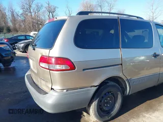 2003 Toyota Sienna LE with VIN 4T3ZF13C03U524122, listed as a IAAI auction lot 41655361 with 216,256 mi miles. Bid and sale history available at carsss.com. Image 18.