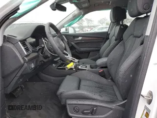 2024 Audi Q5 S line Premium Plus z VIN WA1EAAFY0R2074164, wystawiony jako Copart lot #51284815 z przebiegiem 1 324 mil mil oraz Szkoda całkowita • Salvage title. Historia ofert i sprzedaży dostępna na DreamBid. Obrazek 7.