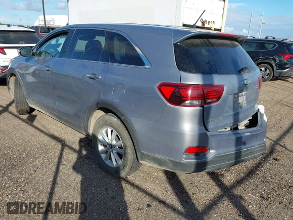 2020 Kia Sorento LX with VIN 5XYPG4A33LG711796, listed as a IAAI auction lot 41128301 with 58,824 mi miles. Bid and sale history available at carsss.com. Image 3.