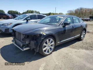 2017 Volvo S90 Inscription with VIN YV1A22ML3H1001061, listed as a Copart auction lot 51907925 with 102,718 mi miles and Salvage Title. Bid and sale history available at carsss.com. Image 1.