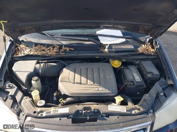2014 Chrysler Town & Country Touring with VIN 2C4RC1BG5ER381551, listed as a IAAI auction lot 41895900 with 237,977 mi miles. Bid and sale history available at carsss.com. Image 10.
