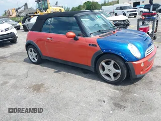 2007 MINI Convertible z VIN WMWRF33557TG16283, wystawiony jako IAAI lot #42331390 z przebiegiem 117 902 mil mil oraz . Historia ofert i sprzedaży dostępna na DreamBid. Obrazek 1.