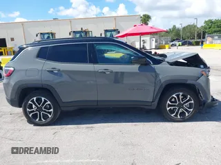 2024 Jeep Compass Limited z VIN 3C4NJDCN4RT595341, wystawiony jako IAAI lot #42577790 z przebiegiem 42 995 mil mil oraz . Historia ofert i sprzedaży dostępna na DreamBid. Obrazek 13.