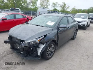 2024 Kia Forte LXS z VIN 3KPF24AD8RE754569, wystawiony jako IAAI lot #42220973 z przebiegiem 36 854 mil mil oraz . Historia ofert i sprzedaży dostępna na DreamBid. Obrazek 2.