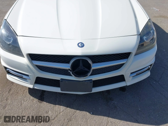 2013 Mercedes-Benz SLK 250 z VIN WDDPK4HA9DF057092, wystawiony jako IAAI lot #42032120 z przebiegiem 142 991 mil mil oraz . Historia ofert i sprzedaży dostępna na DreamBid. Obrazek 6.