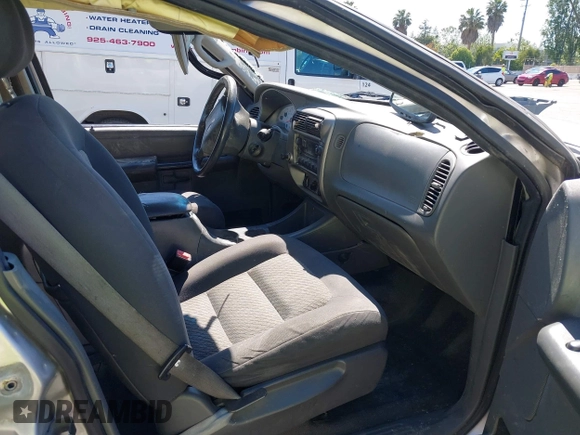 2005 Ford Explorer Sport Trac XLS z VIN 1FMDU67K25UA01209, wystawiony jako IAAI lot #39448448 z przebiegiem Nie podano mil oraz . Historia ofert i sprzedaży dostępna na DreamBid. Obrazek 5.