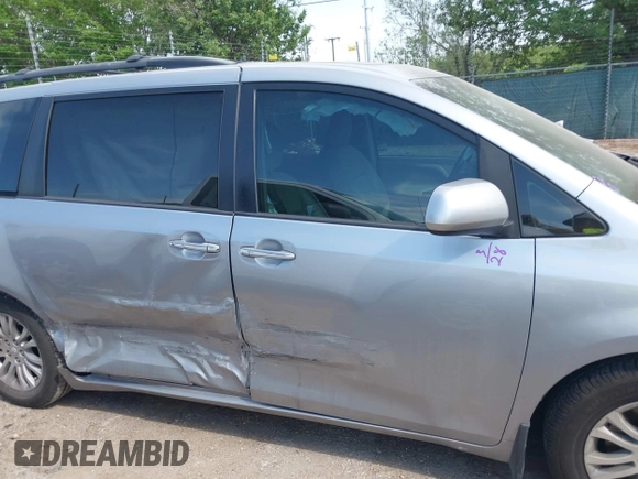 2017 Toyota Sienna XLE Auto Access Seat with VIN 5TDYZ3DC5HS809534, listed as a IAAI auction lot 41931204 with 132,288 mi miles and . Bid and sale history available at DreamBid. Image 14.