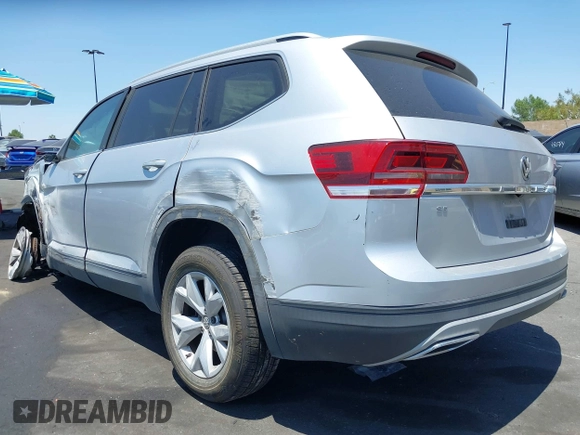 2018 Volkswagen Atlas SE with VIN 1V2CR2CA6JC570554, listed as a IAAI auction lot 42403260 with 109,427 mi miles and . Bid and sale history available at DreamBid. Image 3.