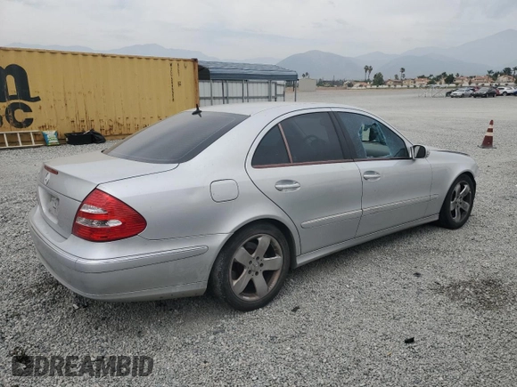 2006 Mercedes-Benz E 500 z VIN WDBUF70J76A883405, wystawiony jako Copart lot #58378925 z przebiegiem 117 433 mil mil oraz Szkoda całkowita • Salvage title. Historia ofert i sprzedaży dostępna na DreamBid. Obrazek 3.