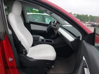 2022 Tesla Model Y Performance z VIN 7SAYGDEF6NF511436, wystawiony jako IAAI lot #42078122 z przebiegiem 44 006 mil mil oraz . Historia ofert i sprzedaży dostępna na DreamBid. Obrazek 5.