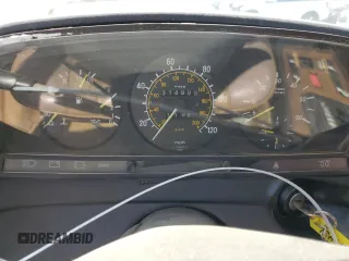 1983 Mercedes-Benz 300 D z VIN WDBAB33AXDB017451, wystawiony jako Copart lot #60463935 z przebiegiem 314 995 mil mil oraz Czysty tytuł • Clean title. Historia ofert i sprzedaży dostępna na DreamBid. Obrazek 9.