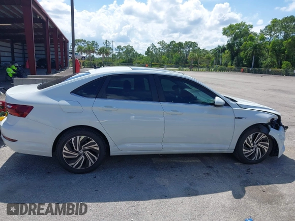 2021 Volkswagen Jetta SEL with VIN 3VWE57BU2MM047028, listed as a IAAI auction lot 42563875 with 56,695 mi miles and . Bid and sale history available at DreamBid. Image 13.