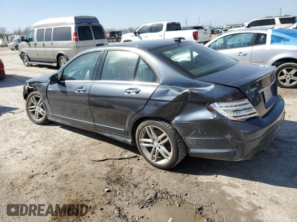 2013 Mercedes-Benz C 300 Sport z VIN WDDGF8AB3DG122432, wystawiony jako Copart lot #47444215 z przebiegiem 139 825 mil mil oraz Szkoda całkowita • Salvage title. Historia ofert i sprzedaży dostępna na DreamBid. Obrazek 2.