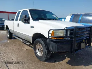 2001 Ford Super Duty F-250 XL with VIN 1FTNX21L61EB84452, listed as a IAAI auction lot 41927438 with 332,227 mi miles. Bid and sale history available at carsss.com. Image 1.