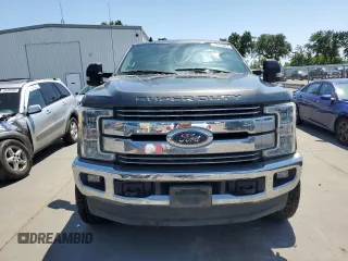 2019 Ford F-250 XL z VIN 1FT7W2BT8KEG47302, wystawiony jako Copart lot #55433195 z przebiegiem 190 303 mil mil oraz Czysty tytuł • Clean title. Historia ofert i sprzedaży dostępna na DreamBid. Obrazek 5.