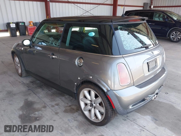 2004 MINI Hardtop S z VIN WMWRE33474TD80161, wystawiony jako IAAI lot #42585952 z przebiegiem 132 158 mil mil oraz . Historia ofert i sprzedaży dostępna na DreamBid. Obrazek 3.