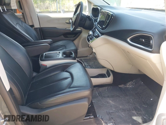 2022 Chrysler Pacifica Touring L with VIN 2C4RC1BG3NR168565, listed as a IAAI auction lot 42150290 with 61,750 mi miles and . Bid and sale history available at DreamBid. Image 5.