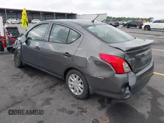 2017 Nissan Versa SV z VIN 3N1CN7AP3HL855554, wystawiony jako IAAI lot #42006848 z przebiegiem 155 485 mil mil oraz . Historia ofert i sprzedaży dostępna na DreamBid. Obrazek 3.