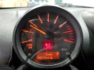 2016 MINI Countryman S z VIN WMWZC5C54GWU20643, wystawiony jako Copart lot #45412545 z przebiegiem 93 711 mil mil oraz Szkody całkowita. Historia ofert i sprzedaży dostępna na DreamBid. Obrazek 9.