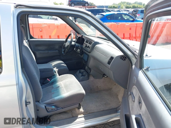 2000 Nissan Frontier XE z VIN 1N6DD26S2YC426161, wystawiony jako IAAI lot #42143414 z przebiegiem 206 698 mil mil oraz . Historia ofert i sprzedaży dostępna na DreamBid. Obrazek 5.