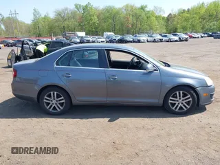2010 Volkswagen Jetta SE with VIN 3VWRZ7AJXAM007966, listed as a IAAI auction lot 42168604 with 199,632 mi miles and . Bid and sale history available at DreamBid. Image 12.