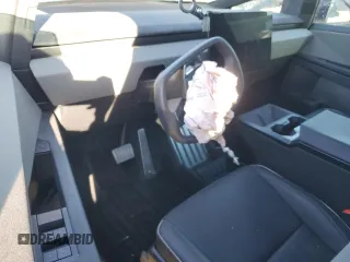 2024 Tesla Cybertruck Cyberbeast z VIN 7G2CEHEE8RA037002, wystawiony jako Copart lot #41739945 z przebiegiem Nie podano mil oraz Szkoda całkowita • Salvage title. Historia ofert i sprzedaży dostępna na DreamBid. Obrazek 8.