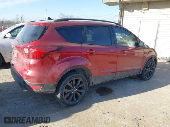 2019 Ford Escape SE z VIN 1FMCU9GDXKUA02974, wystawiony jako IAAI lot #41418960 z przebiegiem Nie podano mil oraz . Historia ofert i sprzedaży dostępna na DreamBid. Obrazek 4.