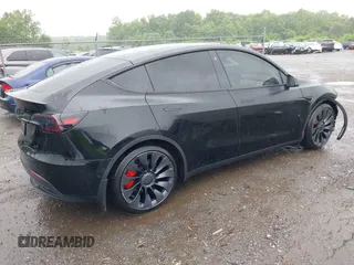 2022 Tesla Model Y Performance z VIN 7SAYGDEF7NF457757, wystawiony jako IAAI lot #42263449 z przebiegiem 65 747 mil mil oraz . Historia ofert i sprzedaży dostępna na DreamBid. Obrazek 4.