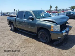2011 Chevrolet Silverado 1500 LT with VIN 3GCPCSE02BG239588, listed as a IAAI auction lot 41963388 with 253,620 mi miles. Bid and sale history available at carsss.com. Image 1.