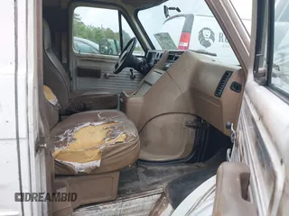 1993 GMC Vandura z VIN 1GTEG25K7PF510652, wystawiony jako IAAI lot #42097211 z przebiegiem 368 766 mil mil oraz . Historia ofert i sprzedaży dostępna na DreamBid. Obrazek 5.