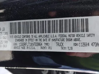 2019 Ram 1500 Rebel z VIN 1C6SRFLT1KN722064, wystawiony jako IAAI lot #41513201 z przebiegiem 113 559 mil mil oraz . Historia ofert i sprzedaży dostępna na DreamBid. Obrazek 9.