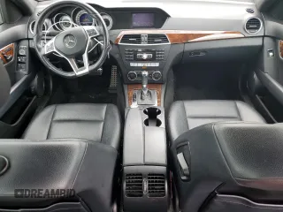2013 Mercedes-Benz C 300 Sport z VIN WDDGF8AB3DA788872, wystawiony jako Copart lot #56325655 z przebiegiem 173 183 mil mil oraz Szkoda całkowita • Salvage title. Historia ofert i sprzedaży dostępna na DreamBid. Obrazek 8.