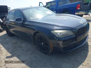 2011 BMW 7 Series 740i z VIN WBAKA4C50BC392111, wystawiony jako IAAI lot #42151182 z przebiegiem 107 955 mil mil oraz . Historia ofert i sprzedaży dostępna na DreamBid. Obrazek 1.