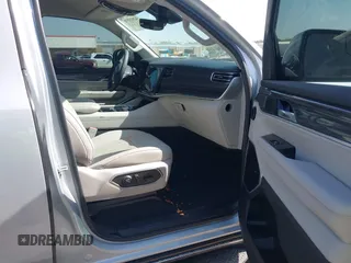2022 Jeep Wagoneer Series III z VIN 1C4SJVDT4NS144766, wystawiony jako IAAI lot #42013510 z przebiegiem 18 954 mil mil oraz . Historia ofert i sprzedaży dostępna na DreamBid. Obrazek 5.