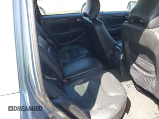 2002 Volvo V70 with VIN YV1SZ58D721072520, listed as a IAAI auction lot 41942015 with 264,549 mi miles. Bid and sale history available at carsss.com. Image 8.