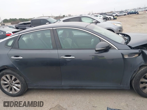 2017 Kia Optima LX z VIN 5XXGT4L33HG131596, wystawiony jako IAAI lot #41591166 z przebiegiem 105 084 mil mil oraz . Historia ofert i sprzedaży dostępna na DreamBid. Obrazek 13.