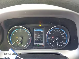 2017 Toyota RAV4 LE z VIN 2T3ZFREV6HW331736, wystawiony jako IAAI lot #41840112 z przebiegiem 110 328 mil mil oraz . Historia ofert i sprzedaży dostępna na DreamBid. Obrazek 7.