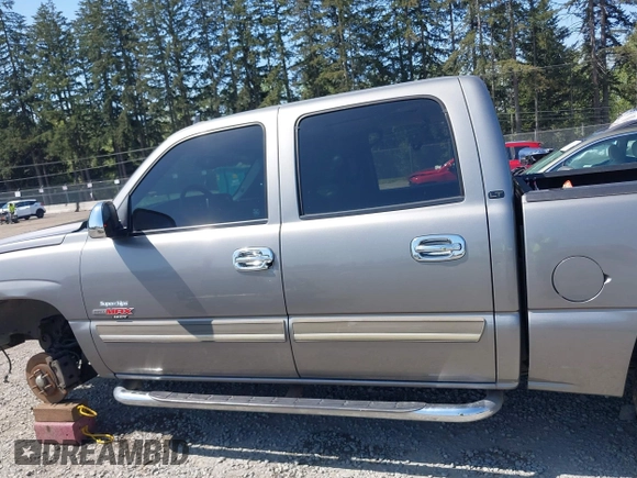2006 Chevrolet Silverado 1500 LT1 with VIN 2GCEK13N361214121, listed as a IAAI auction lot 42106196 with Not Provided miles. Bid and sale history available at carsss.com. Image 15.