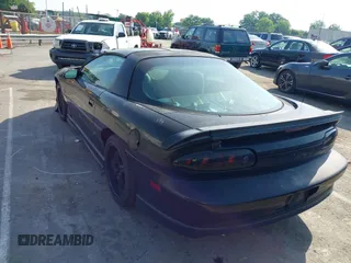 2002 Chevrolet Camaro Z28 z VIN 2G1FP22G022134223, wystawiony jako IAAI lot #42271773 z przebiegiem 125 164 mil mil oraz . Historia ofert i sprzedaży dostępna na DreamBid. Obrazek 3.