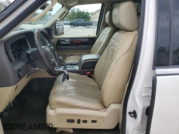 2015 Lincoln Navigator z VIN 5LMJJ3HT8FEJ07562, wystawiony jako Copart lot #46319455 z przebiegiem 183 138 mil mil oraz Czysty tytuł • Clean title. Historia ofert i sprzedaży dostępna na DreamBid. Obrazek 7.