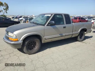 2000 Chevrolet S-10 LS with VIN 1GCCS19W2Y8221990, listed as a Copart auction lot 53942155 with 275,715 mi miles and Clean Title. Bid and sale history available at carsss.com. Image 1.