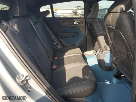 2023 Volvo C40 Recharge Pure Electric Ultimate with VIN YV4ED3GM2P2026762, listed as a Copart auction lot 63048654 with 9,875 mi miles and Salvage Title. Bid and sale history available at carsss.com. Image 10.