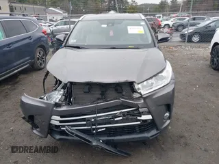 2019 Toyota Highlander SE z VIN 5TDJZRFH0KS584881, wystawiony jako IAAI lot #42016362 z przebiegiem 65 704 mil mil oraz . Historia ofert i sprzedaży dostępna na DreamBid. Obrazek 12.