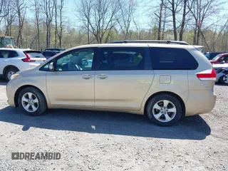 2012 Toyota Sienna LE AAS with VIN 5TDKK3DC9CS184090, listed as a IAAI auction lot 42123891 with 162,065 mi miles. Bid and sale history available at carsss.com. Image 14.