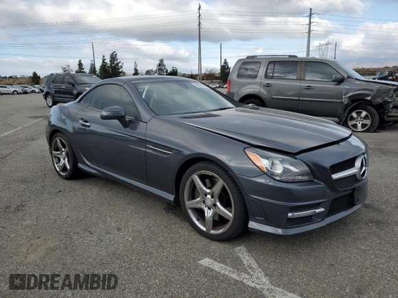 2012 Mercedes-Benz SLK 350 z VIN WDDPK5HA9CF024663, wystawiony jako Copart lot #44438745 z przebiegiem 118 331 mil mil oraz Szkoda całkowita • Salvage title. Historia ofert i sprzedaży dostępna na DreamBid. Obrazek 4.