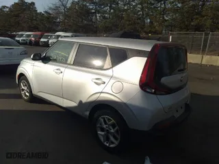 2020 Kia Soul LX with VIN KNDJ23AU8L7108900, listed as a IAAI auction lot 31271971 with 5,551 mi miles. Bid and sale history available at carsss.com. Image 3.